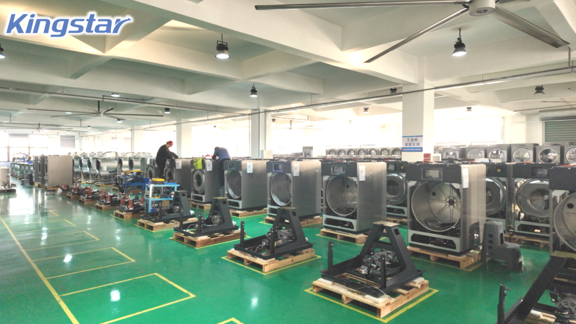 Urval av blekmedel för olika tyger i tvättbutiker